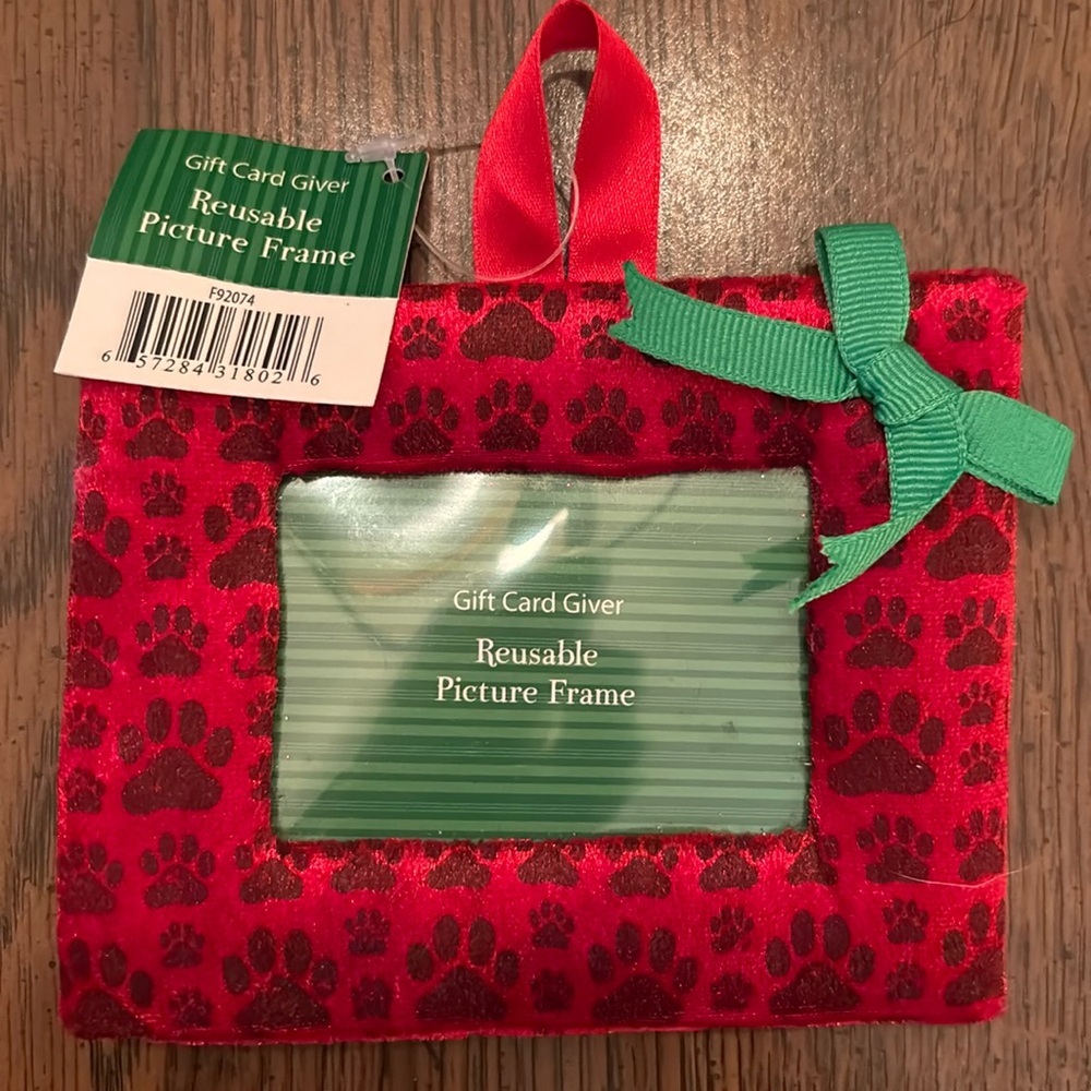 NWT Reusable picture frame, paw prints, red, green-gift card giver